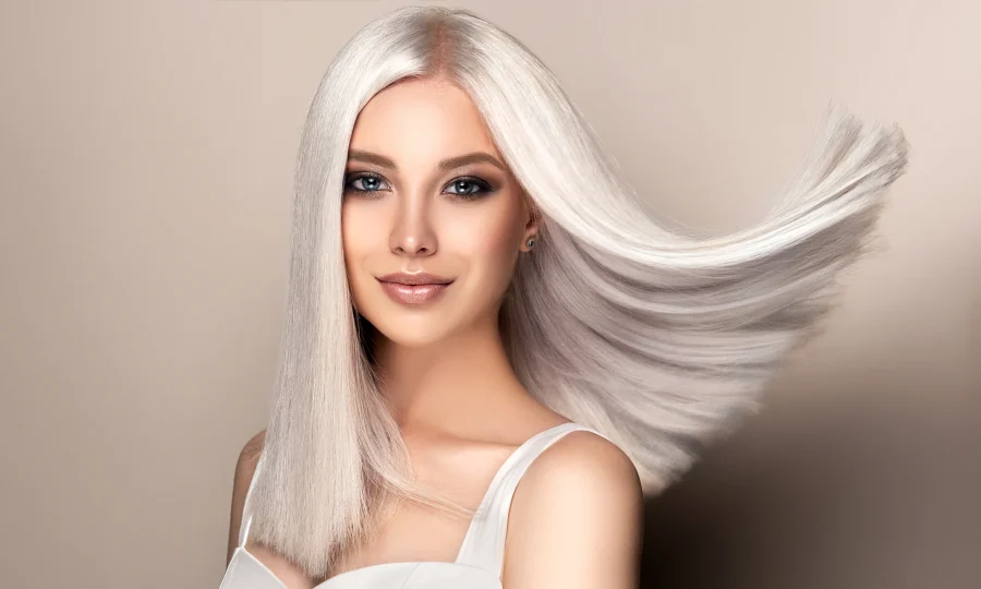 Zimny blond dla brunetek? Uważaj z taką metamorfozą